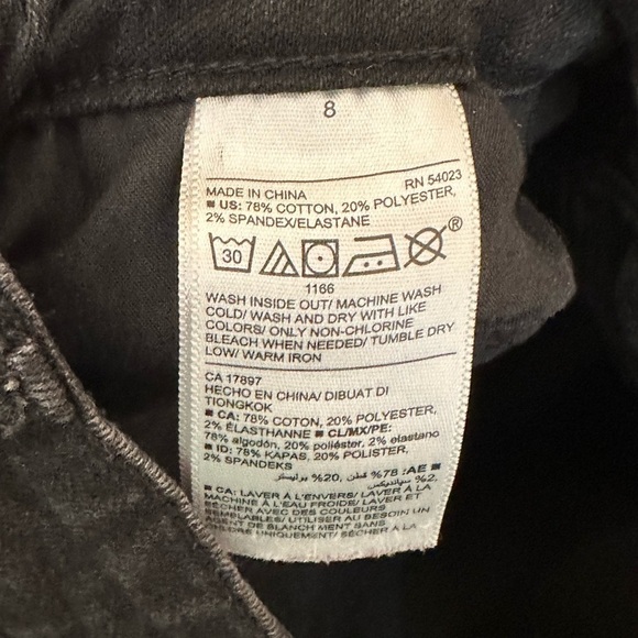 Old Navy Mid Rise Super Skinny in Black Size 8 - Picture 2 of 4